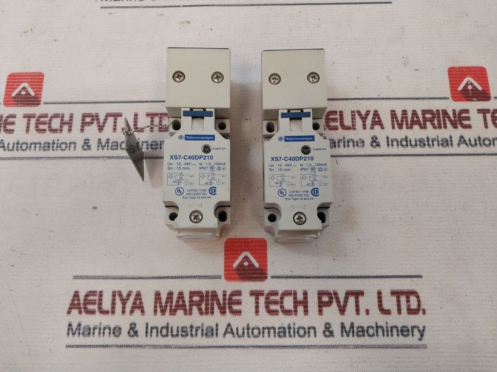 Telemecanique Xs7-c40Dp210 Proximity Sensor