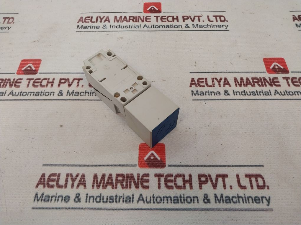 Telemecanique Xs7-c40Dp210 Proximity Sensor