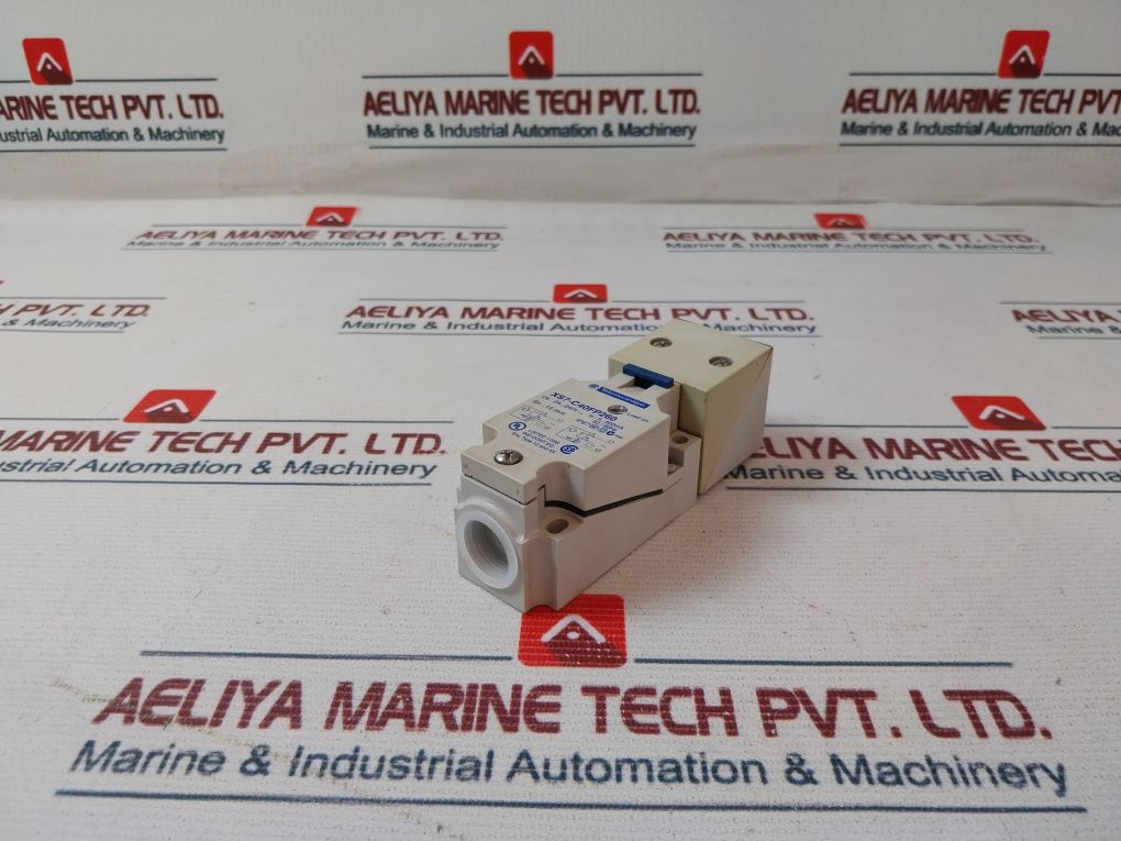 Telemecanique Xs7-c40Fp260 Inductive Proximity Switch Ip67