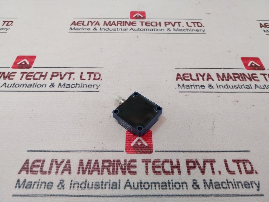 Telemecanique Xs7C1A1Pam8 Inductive Proximity Sensor