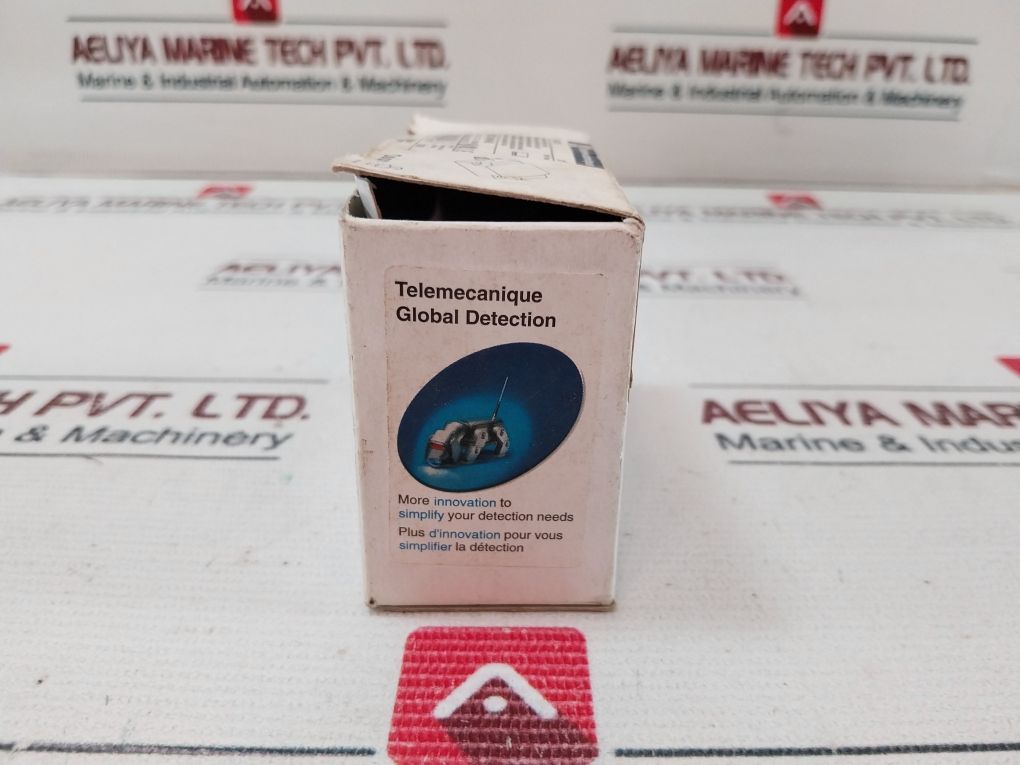 Telemecanique Xs7C1A1Pam8 Inductive Proximity Sensor