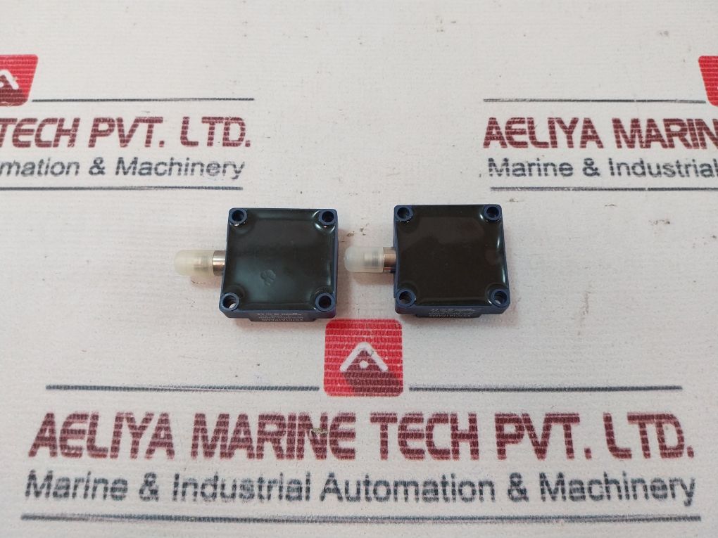 Telemecanique Xs7C1A1Pam8 Inductive Proximity Sensor