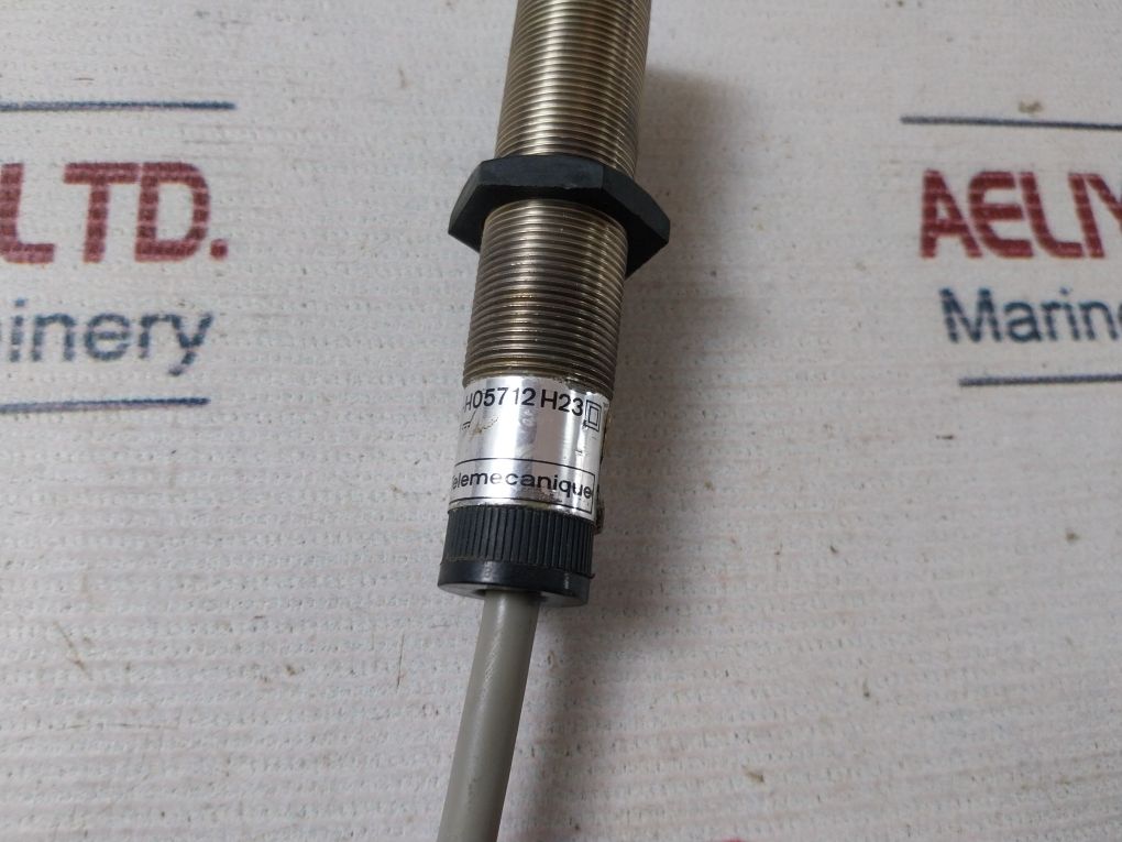 Telemecanique Xsa-h05712H23 Inductive Proximity Sensor 12/48V