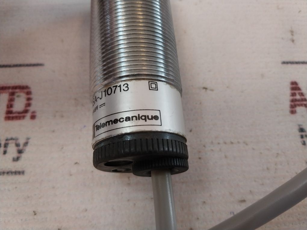 Telemecanique Xsa-j10713 Proximity Switch