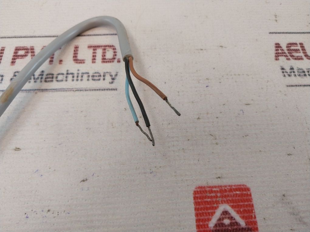 Telemecanique Xsa-j10713 Proximity Switch