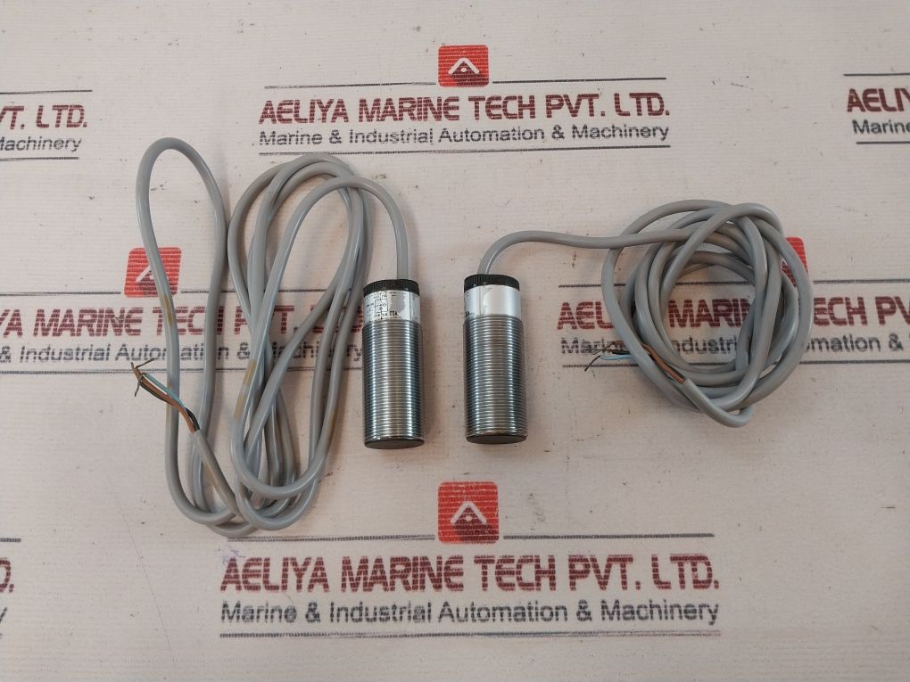 Telemecanique Xsa-j10713 Proximity Switch