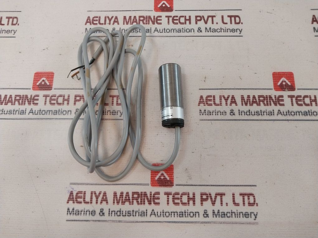 Telemecanique Xsa-j10713 Proximity Switch