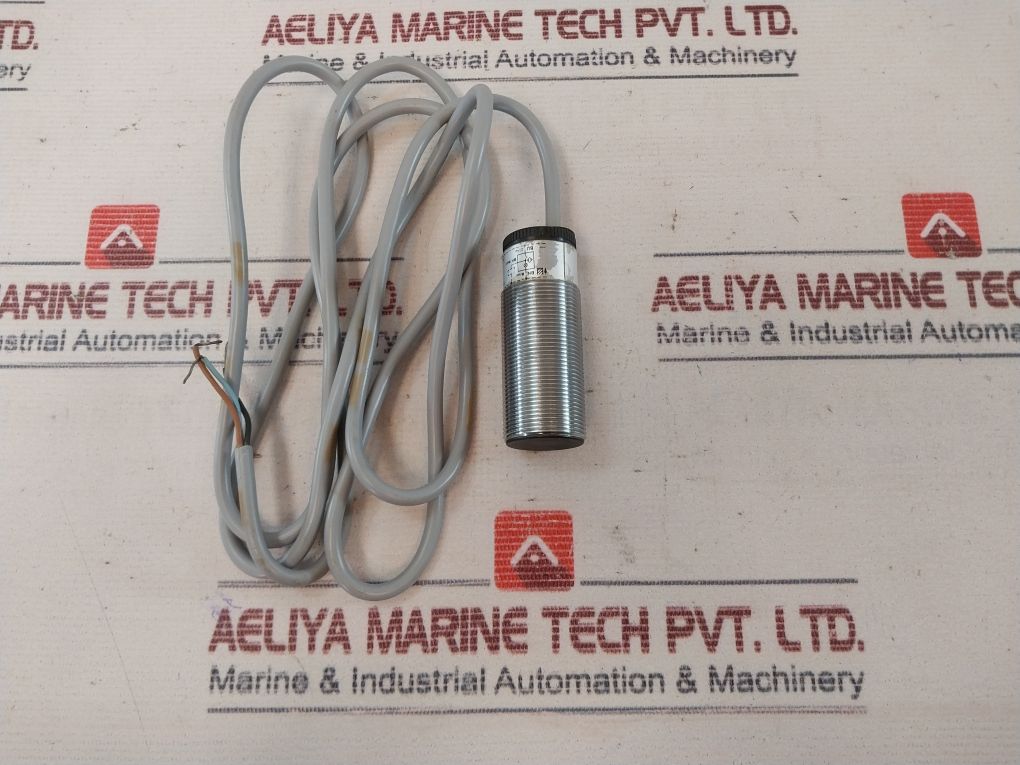 Telemecanique Xsa-j10713 Proximity Switch