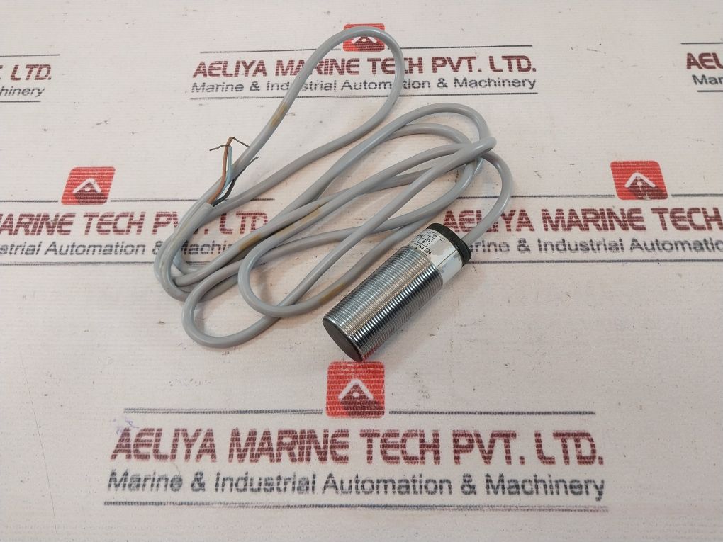 Telemecanique Xsa-j10713 Proximity Switch