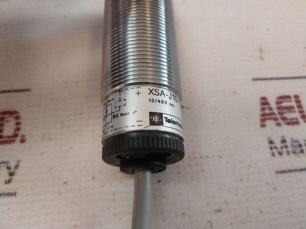 Telemecanique Xsa-j10713 Proximity Switch