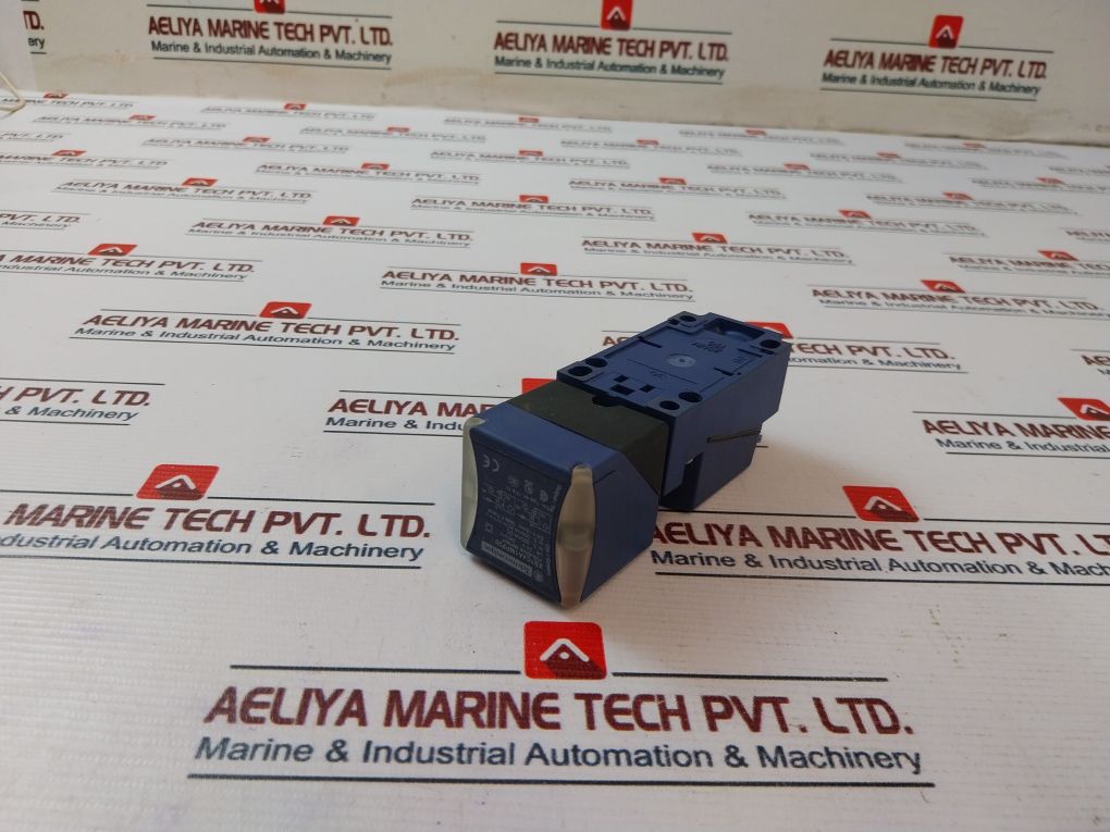 Telemecanique/Schneider Electric Xs7C4A1Mpp20 24-240V Inductive Proximity Sensor