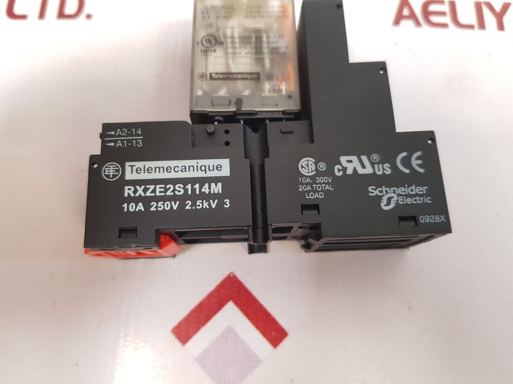 Telemecanique/Schneider Rxm4Ab2Bd Relay With Socket Base
