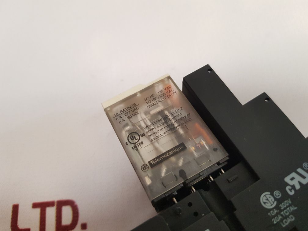 Telemecanique/Schneider Rxm4Ab2Bd Relay With Socket Base