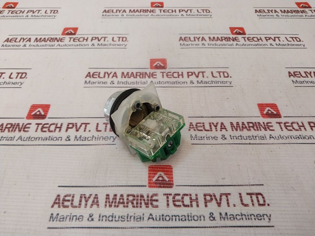 Telemecanique/Square D 9001Kr1Uh5 Flush Pushbutton Operator Switch