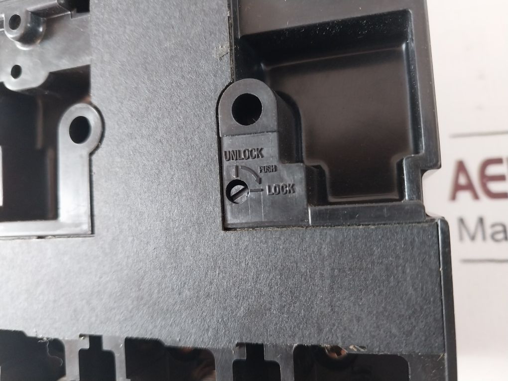 Terasaki Xh125Nj 3-pole Circuit Breaker 63A 660Vac 250Vdc