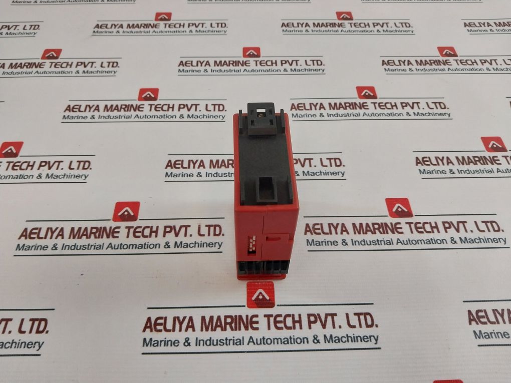 Thiim Umca E024 Da3C Voltage Relay 20-32 Vdc