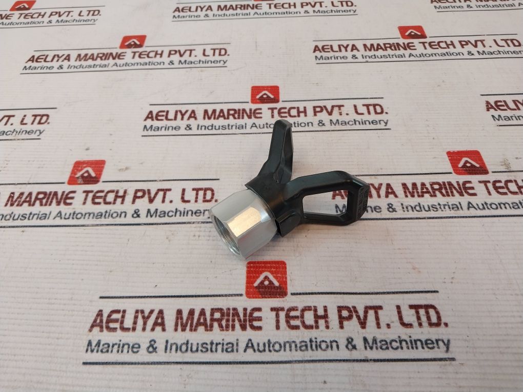 Titan 661-012 Reversible Tip Guard 5000 Psi 0286717