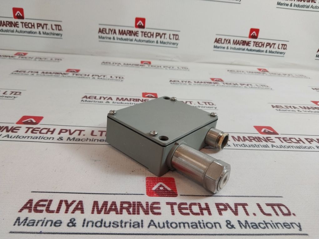 Trafag 8202.21.2210 Pressure Transmitter 0-0.5 Bar-g