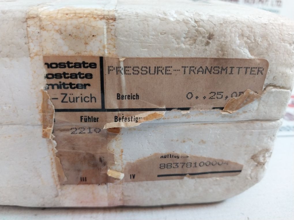 Trafag 8202.21.2210 Pressure Transmitter 0-0.5 Bar-g