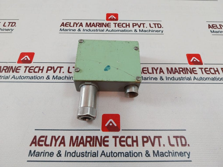 Trafag 8202.79.2210 Pressure Transmitter 0…16 Bar-g