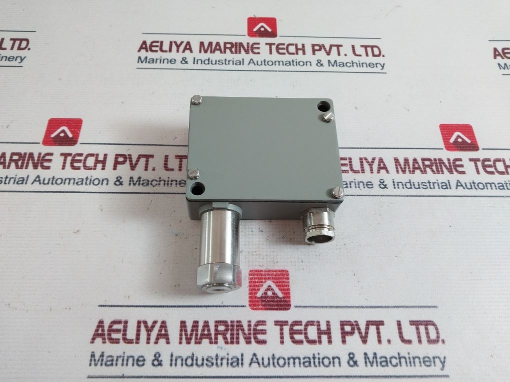 Trafag 8202.79.2210 Pressure Transmitter 12...34 V Dc