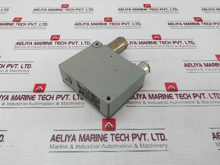 Trafag 900.2380.907 Pressure Switch 250V Ac 10(3)A