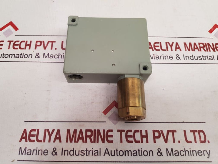Trafag 904.2376.903 Pressure Switch 0...4 Kg/Cm2
