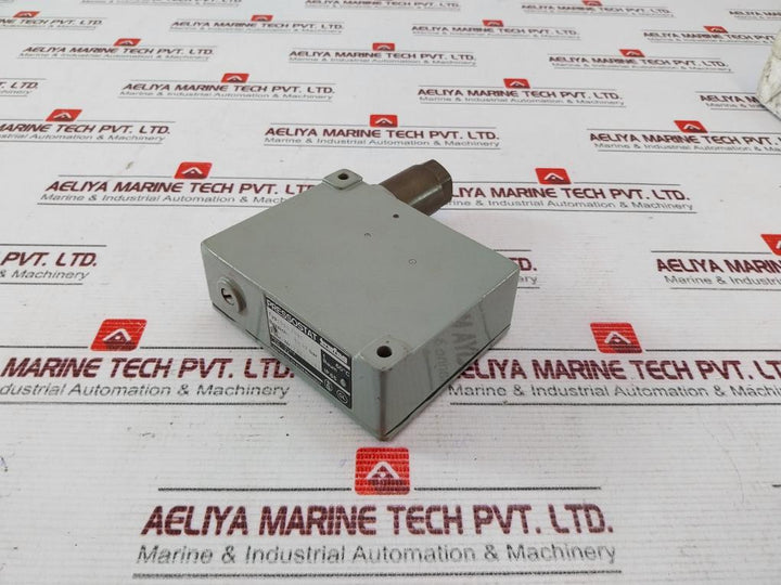 Trafag 904.2381 Pressure Transmitter