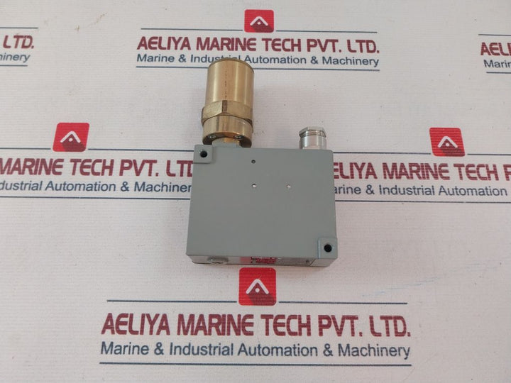 Trafag 920 2377 933 Differential Pressure Switch 0-6 Bar