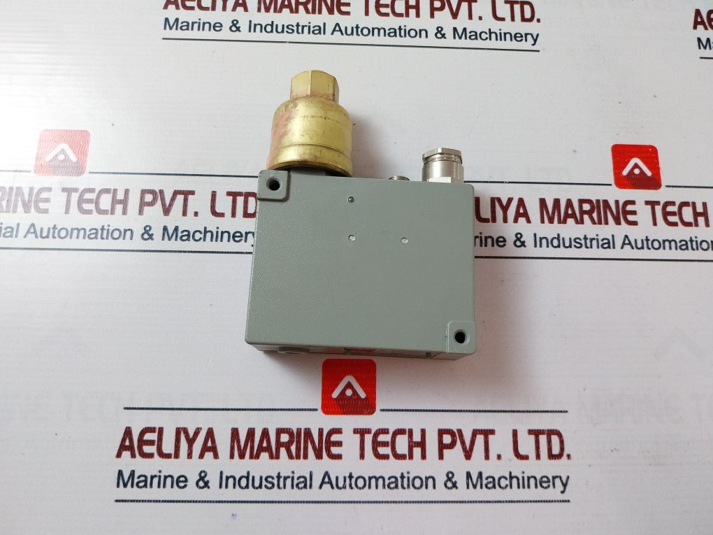 Trafag 941.2375.901 Pressure Switch 10 Bar/1 Mpa 2063Z3