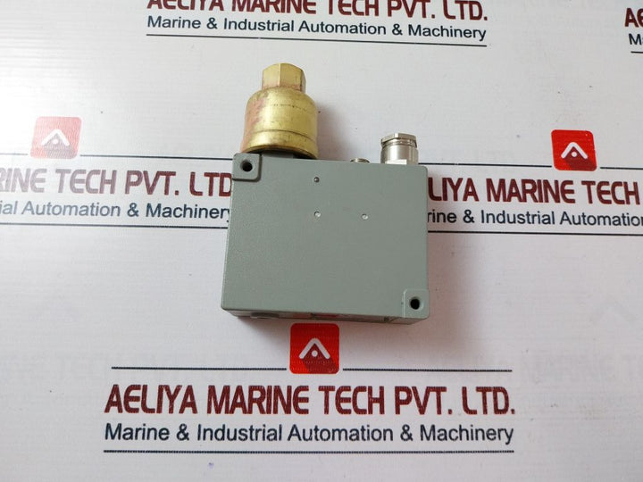 Trafag 941.2375.901 Pressure Switch 10 Bar/1 Mpa 2063Z3