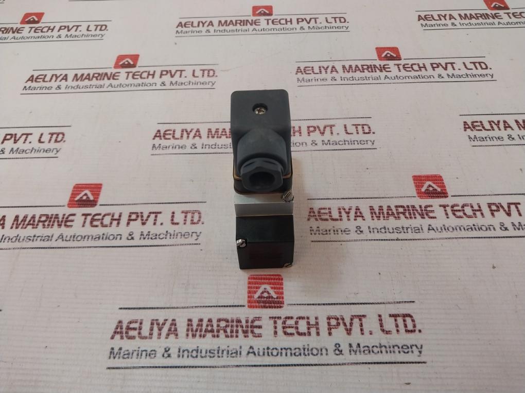 Trafag 9M0.2081 Sensors+Controls Pressure Switch 250V