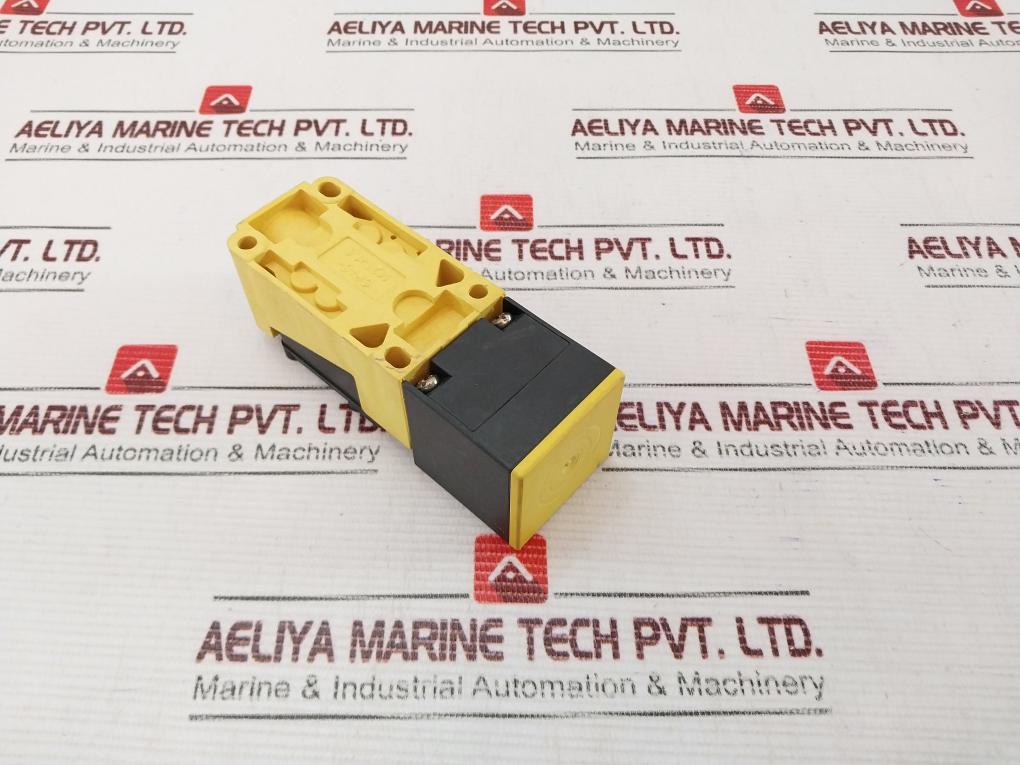 Turck Bi15-cp40-ad4X Proximity Sensor 10…65 Vdc