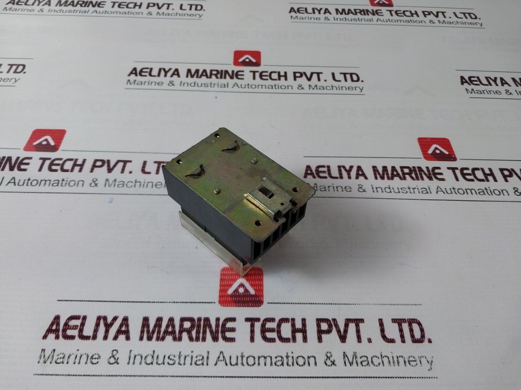 Unison 701 Zda 33 10 00 Solid State Relay 24-330 Vac 10 Amp Ac-1