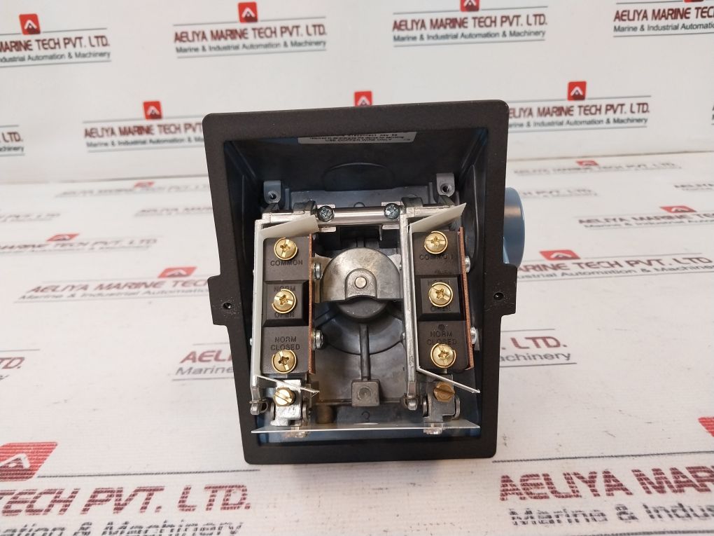 United Electric B402-120 Temperature Switch