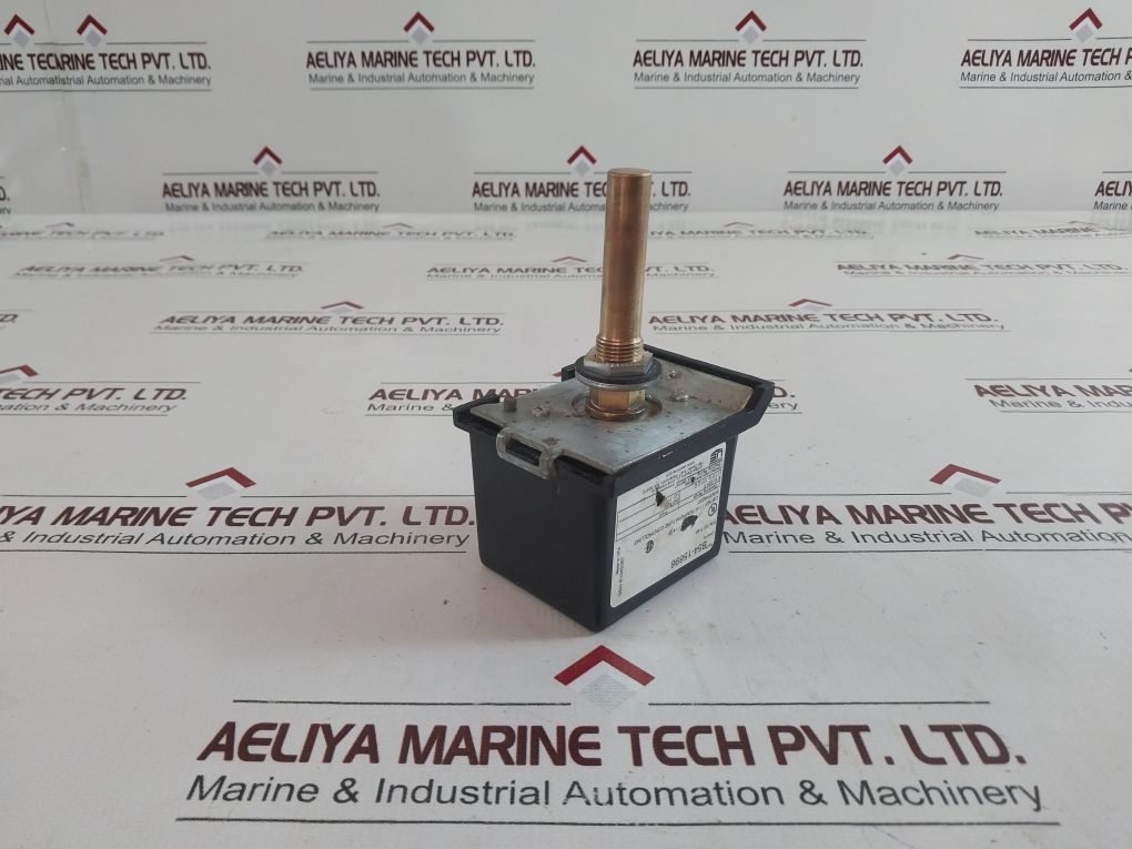 United Electric Controls B54-15696 Temperature Controller