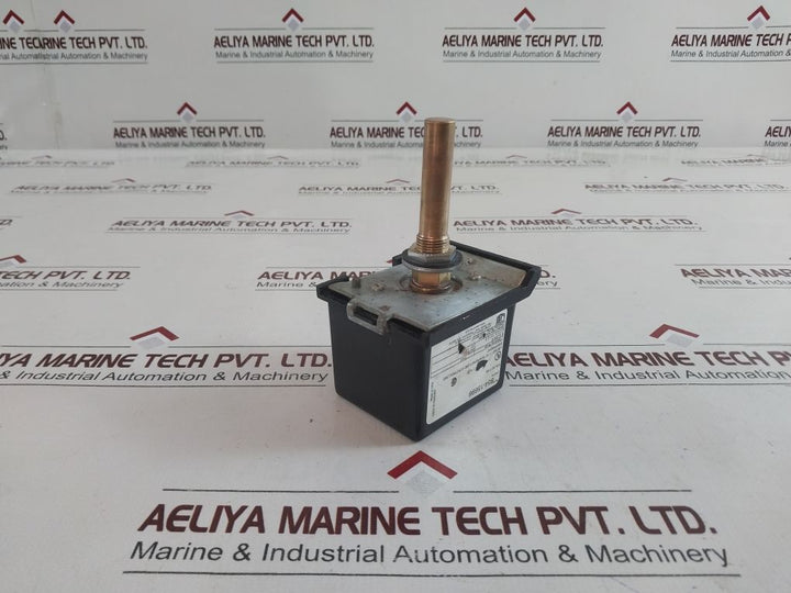 United Electric Controls B54-15696 Temperature Controller