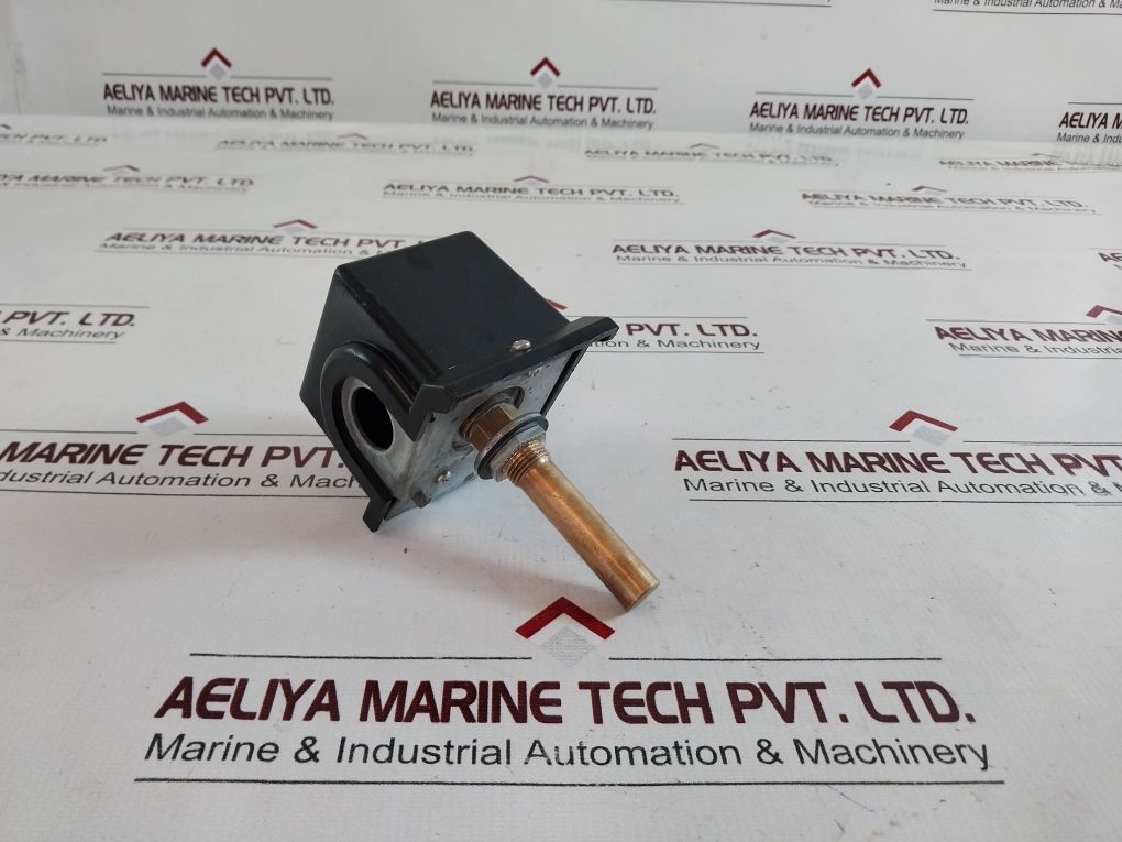 United Electric Controls B54-15696 Temperature Controller