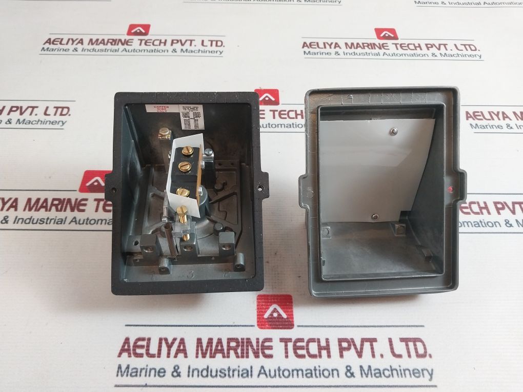 United Electric Controls J400 449 Pressure Switch