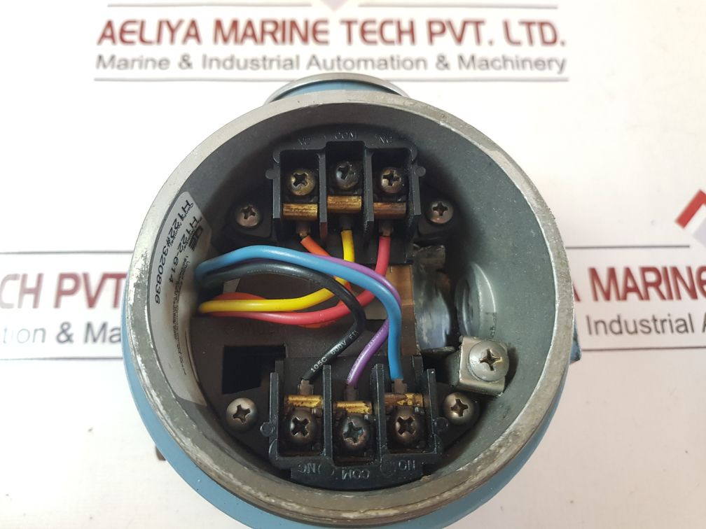 United Electric H122-614 Differential Pressure Switch 500 To 6000 Psi