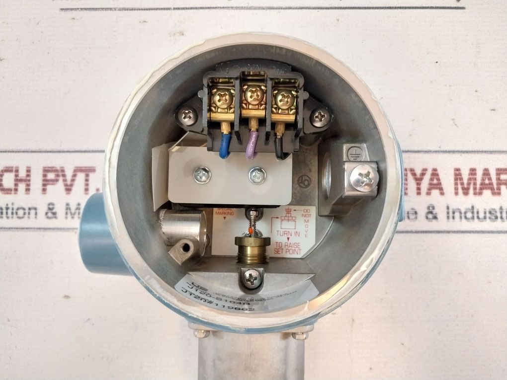 United Electric J120-s164B Pressure Switch 15A 480Vac