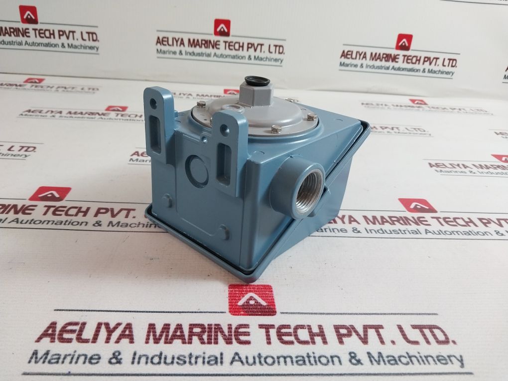 United Electric J400-449 Pressure Switch