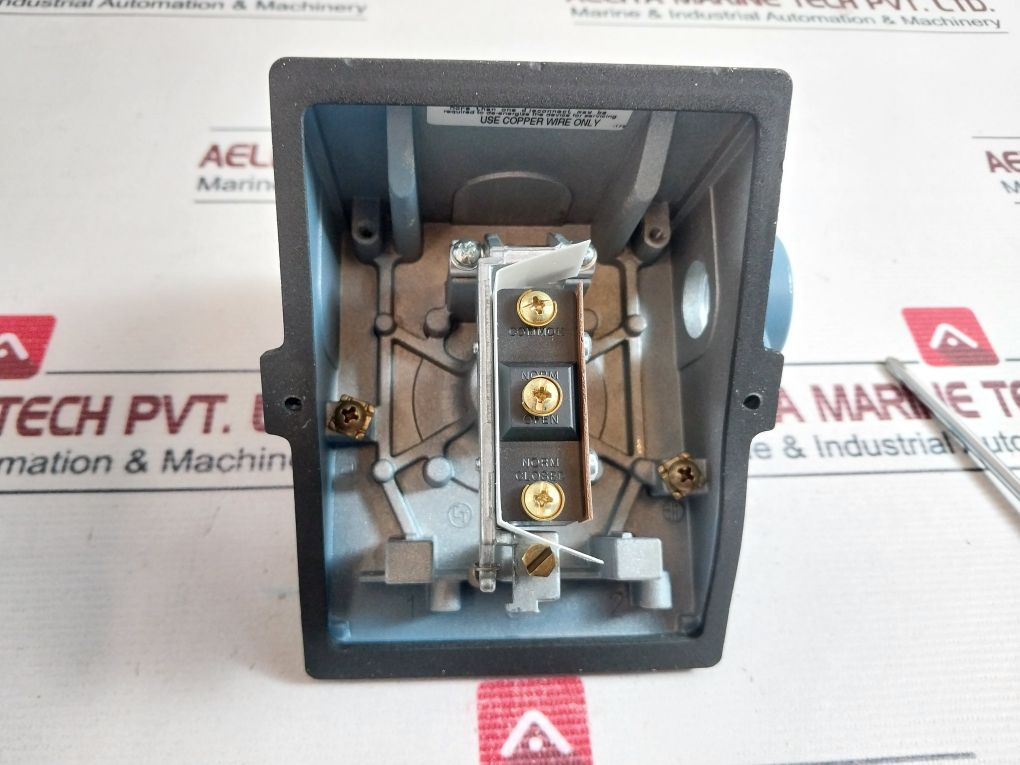 United Electric J400-449 Pressure Switch