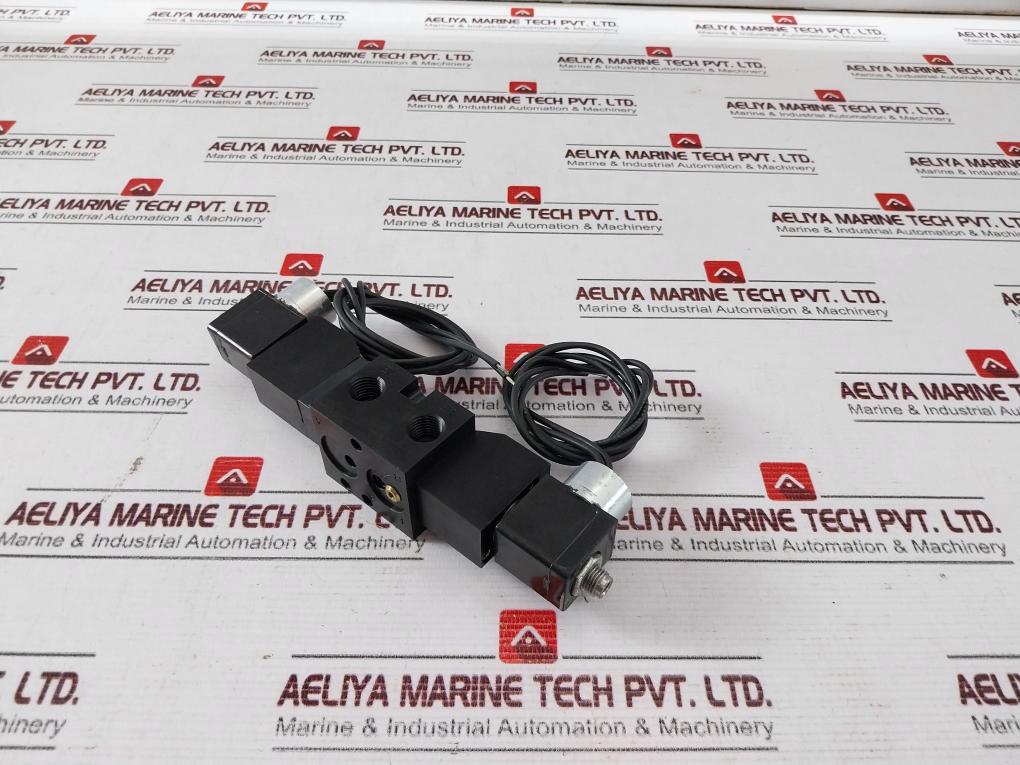 Versa Cgg-4232-nb3-228L-d024 Four-way Solenoid Valve 50/60Hz