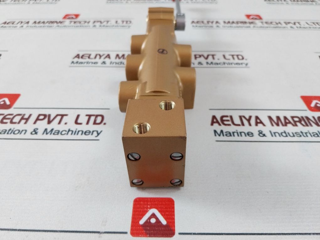 Versa Vaa-4503-135-4003P-eh6 Pneumatic Directional Valve 3A-018-2035