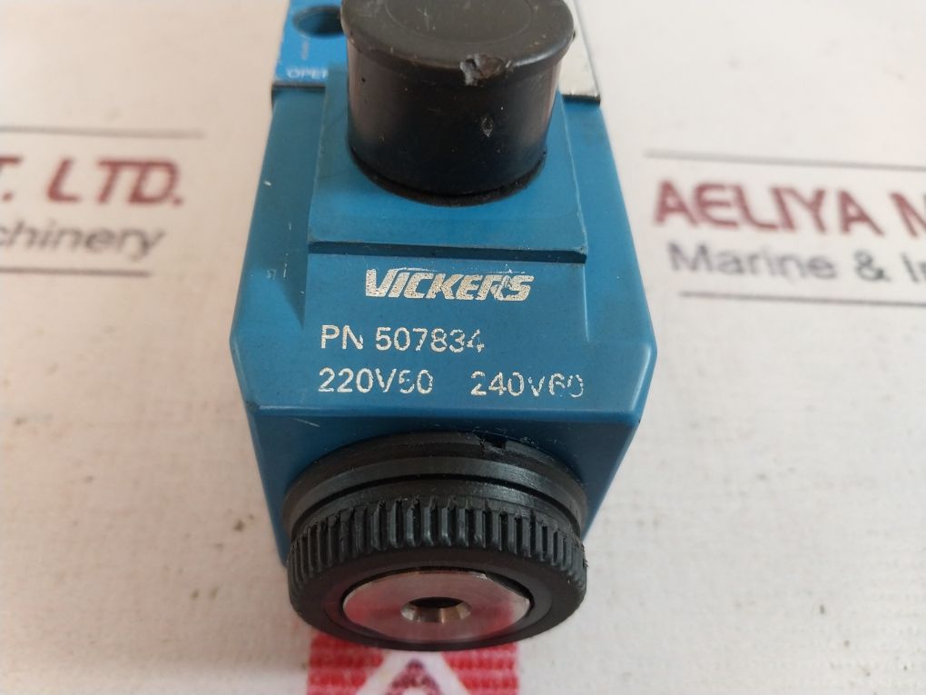 Vickers Dg4V 3 2N H M U1 D6 60 En38 Directional Control Valve 3045Psi