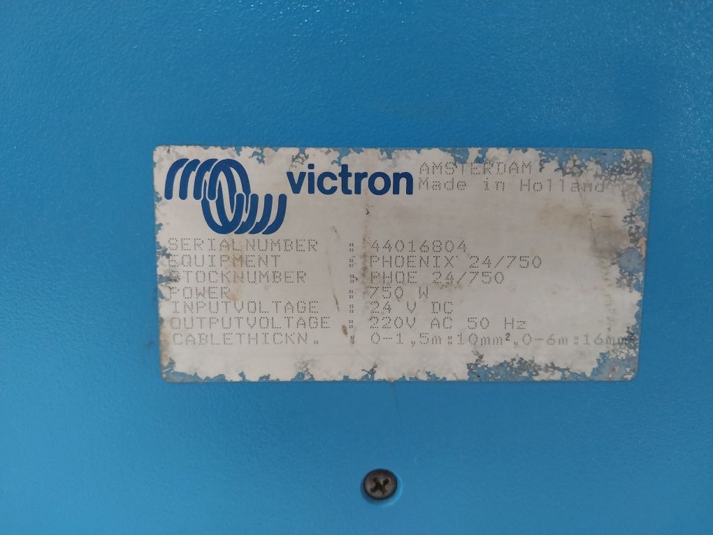 Victron Phoenix 24/750 Sinewave Inverter 750 Watt