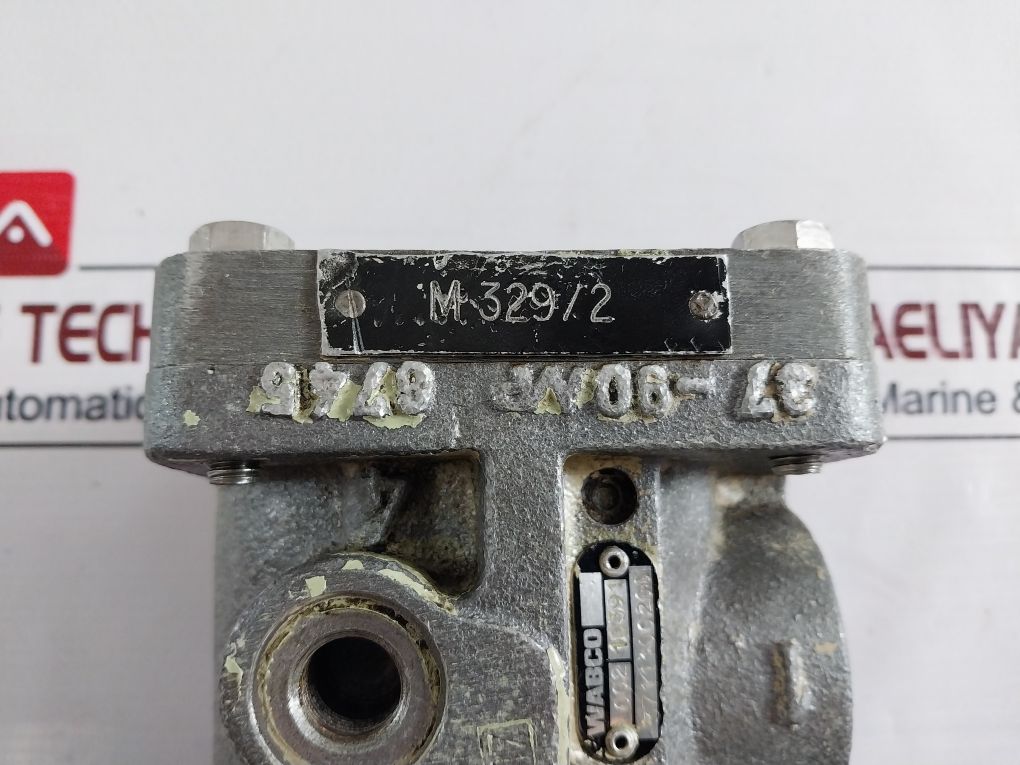 Wabco 3711100200 Directional Control Valve