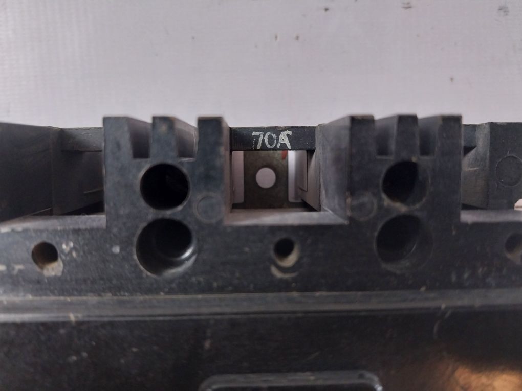 Westinghouse Fb3070L Circuit Breaker 3 Pole 70A 600Vac 4992D46G42