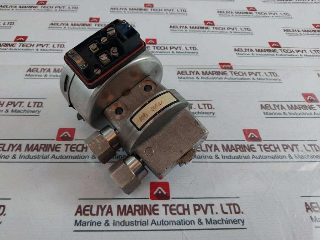 Wika 897.01.1998 Differential Pressure Transmitter 10-30Vdc 4-20Ma